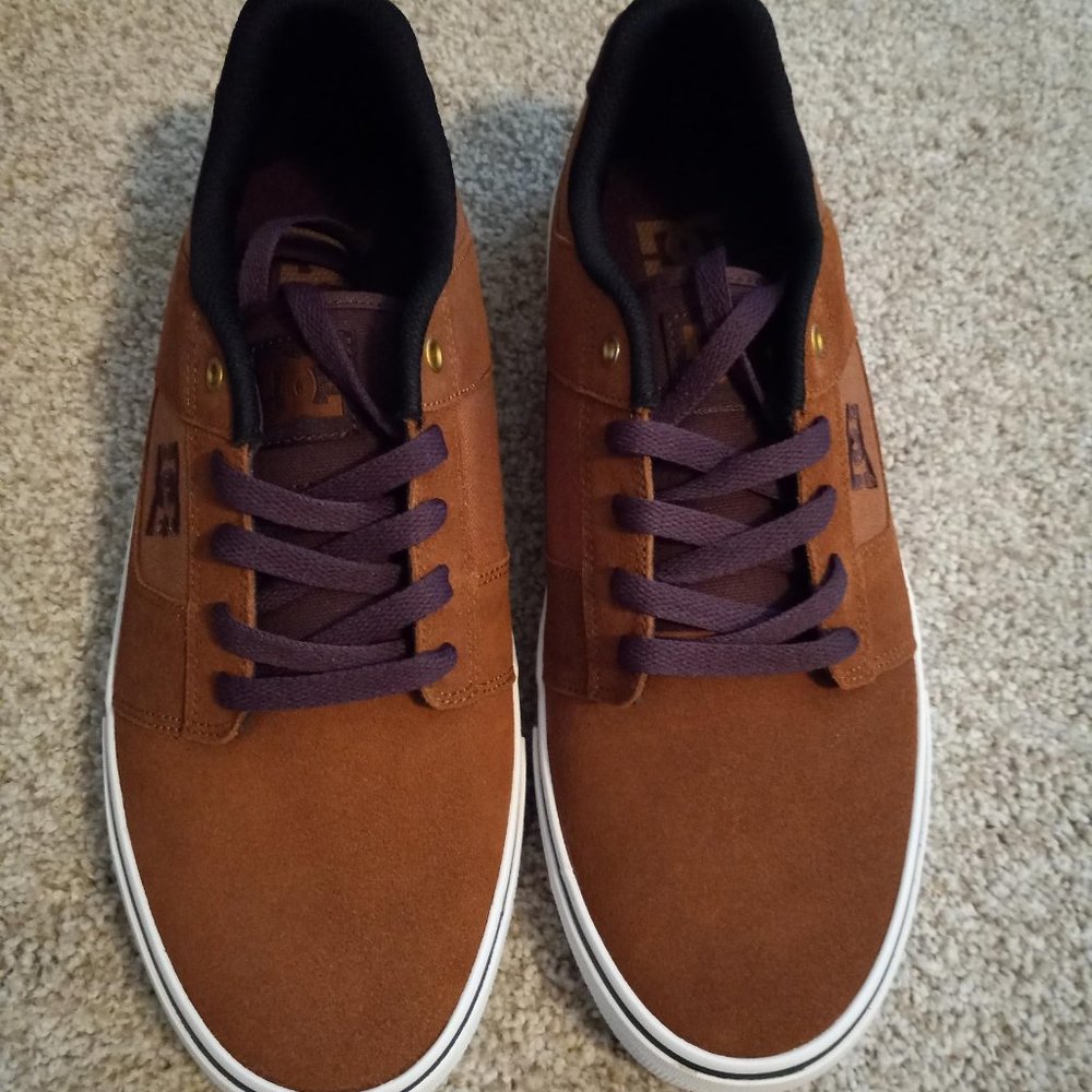 DC Bridge shoes color brown size 11 - NEW